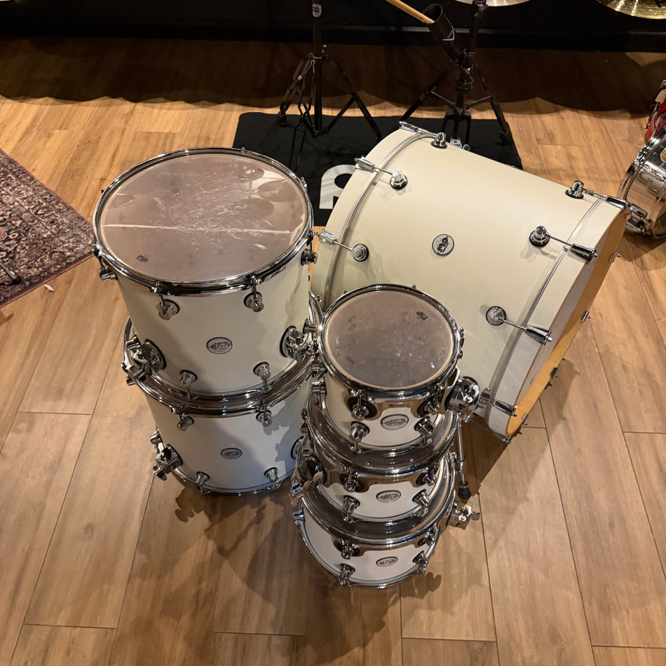 DW Design Satin White Drum Kit Shell Pack 22" #1402