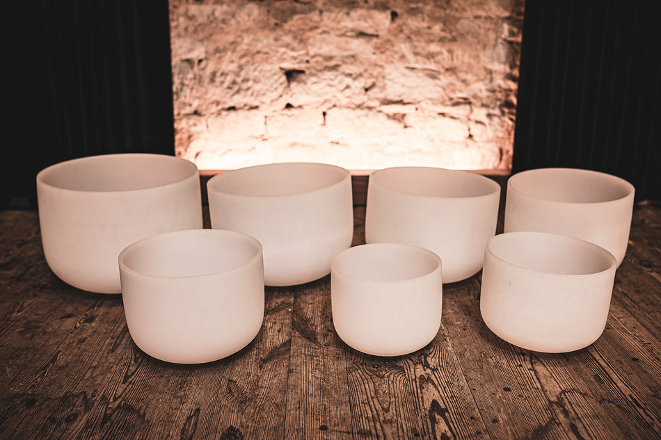 Meinl Sonic Energy Crystal Singing Bowls Chakra Set, white-frosted, Note C4, D4, E4, F4, G4, A4, B4 (432 Hz)